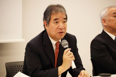 Hiroyuki Mano, director of the National Cancer Center Japan's (NCC) research institute, explains on Wednesday the use of mice bearing patients' cancer tissues to screen drug candidates for their efficacy. Hiroyuki Mano, director of the National Cancer Center Japan's (NCC) research institute, explains on Wednesday the use of mice bearing patients' cancer tissues to screen drug candidates for their efficacy.