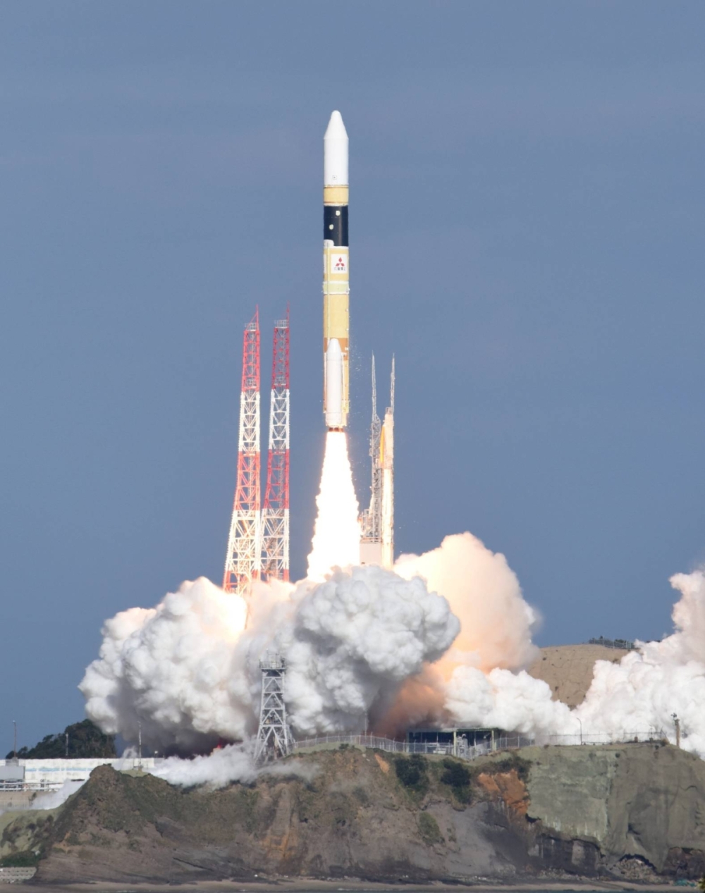 Một tên lửa H2A mang theo vệ tinh thu thập thông tin được phóng từ Trung tâm vũ trụ Tanegashima của Cơ quan thám hiểm hàng không vũ trụ Nhật Bản tại tỉnh Kagoshima vào tháng 1. Lần phóng tên lửa mới nhất này đã bị trì hoãn lần thứ hai. Một tên lửa H2A mang theo vệ tinh thu thập thông tin được phóng từ Trung tâm vũ trụ Tanegashima của Cơ quan thám hiểm hàng không vũ trụ Nhật Bản tại tỉnh Kagoshima vào tháng 1. Lần phóng tên lửa mới nhất này đã bị trì hoãn lần thứ hai.