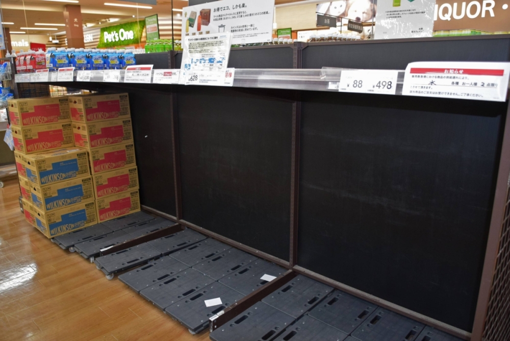 Empty shelves at a home center in Shizuoka on Aug. 9 after customers bought up bottled water to prepare for the possibility of a major earthquake originating in the Nankai Trough Empty shelves at a home center in Shizuoka on Aug. 9 after customers bought up bottled water to prepare for the possibility of a major earthquake originating in the Nankai Trough