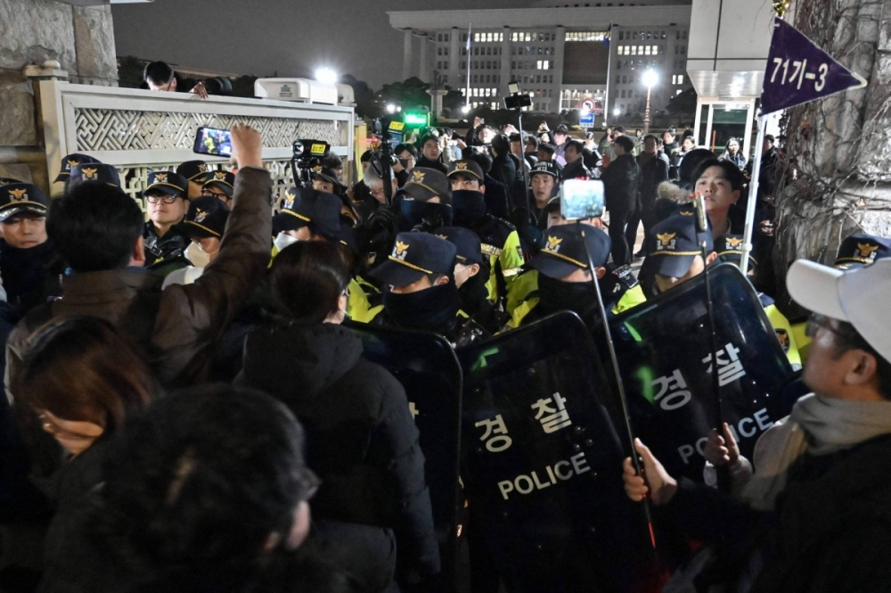Police in front the National Assembly in Seoul on Tuesday evening Police in front the National Assembly in Seoul on Tuesday evening