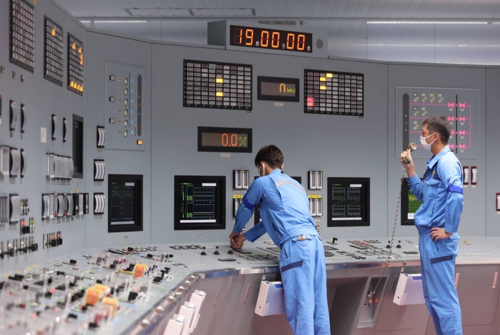 Tohoku Electric Power Co. workers restart the No. 2 reactor of the Onagawa Nuclear Power Plant in Onagawa, Miyagi Prefecture, on Oct. 29. Critics say the membership of at least some climate policymaking committees is biased toward those who support the status quo of an energy mix based on fossil fuels and nuclear energy. Tohoku Electric Power Co. workers restart the No. 2 reactor of the Onagawa Nuclear Power Plant in Onagawa, Miyagi Prefecture, on Oct. 29. Critics say the membership of at least some climate policymaking committees is biased toward those who support the status quo of an energy mix based on fossil fuels and nuclear energy.