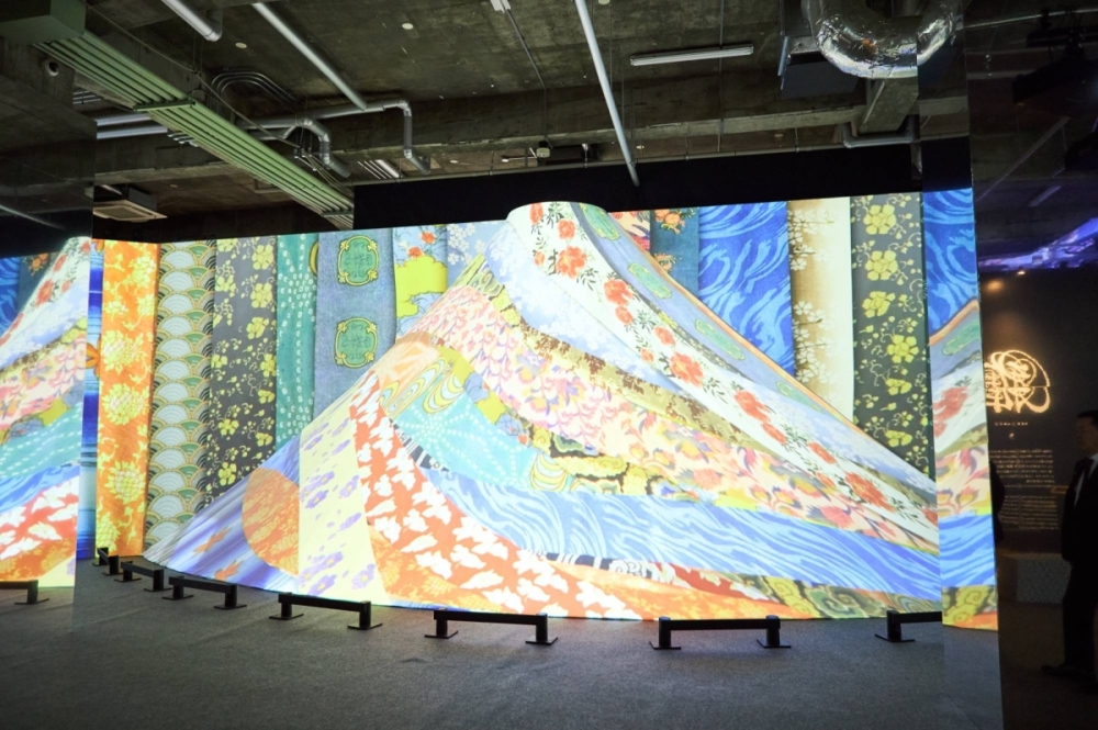 “Ukiyoe Immersive Art Exhibition” organizers say that the show is designed to appeal to a broad audience by offering visitors various ways to enjoy ukiyo-e. “Ukiyoe Immersive Art Exhibition” organizers say that the show is designed to appeal to a broad audience by offering visitors various ways to enjoy ukiyo-e