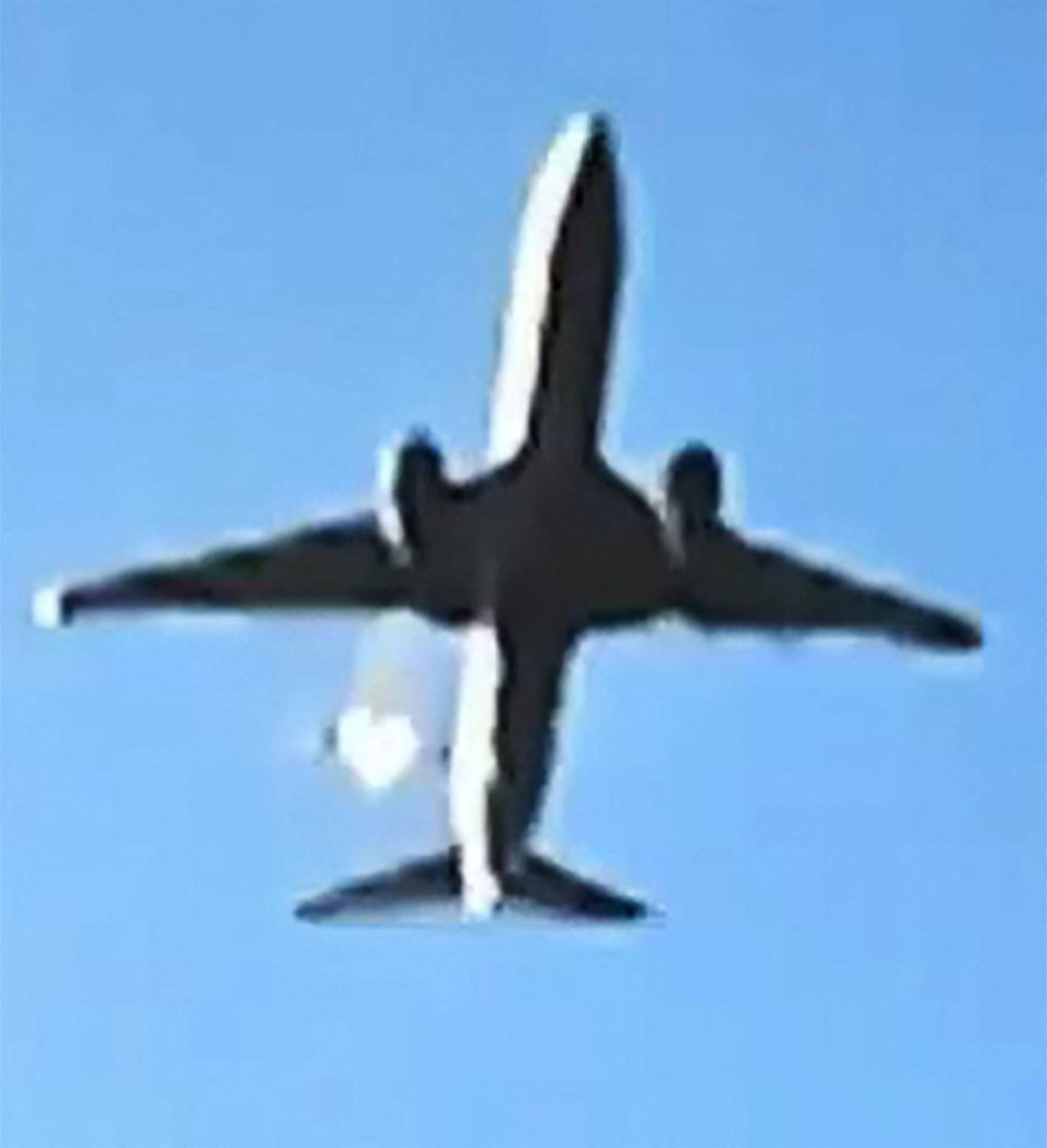An abnormal flame is seen coming out of the right engine of the Jeju Air Boeing 737-800 series aircraft as it prepares to land before crashing and bursting into flames at Muan International Airport in Muan, South Korea, on Sunday. An abnormal flame is seen coming out of the right engine of the Jeju Air Boeing 737-800 series aircraft as it prepares to land before crashing and bursting into flames at Muan International Airport in Muan, South Korea, on Sunday.