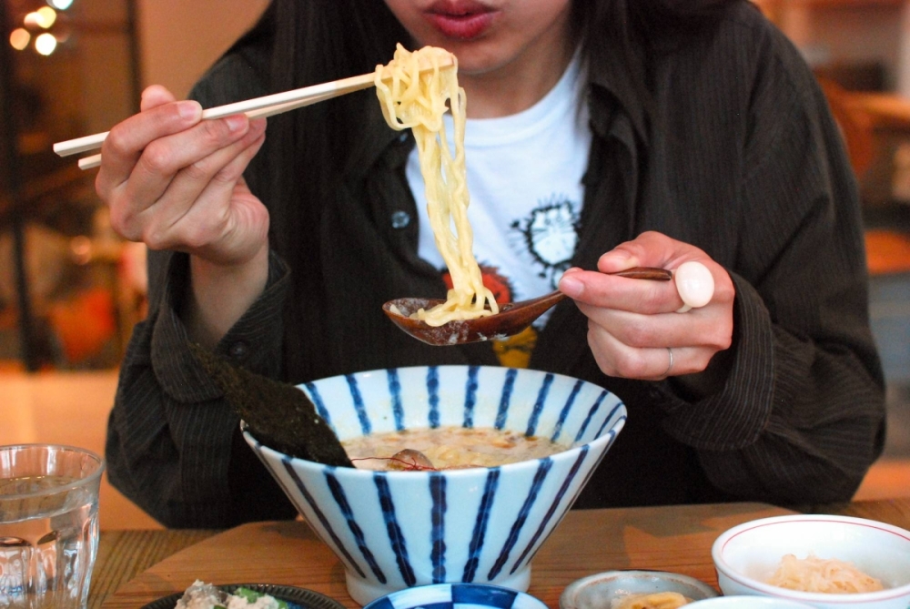 Mumokuteki, a natural lifestyle store with a cafe, serves up soy milk-based ramen on its all-vegan menu at its location on busy Teramachi shopping street in the city of Kyoto. Mumokuteki, a natural lifestyle store with a cafe, serves up soy milk-based ramen on its all-vegan menu at its location on busy Teramachi shopping street in the city of Kyoto.