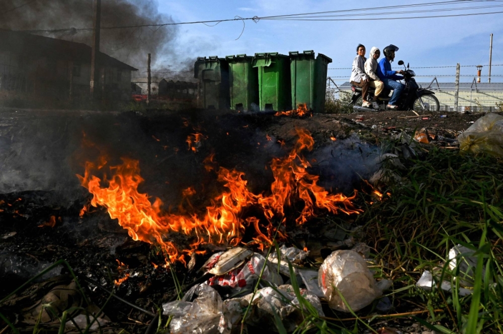 Burning plastic waste on the outskirts of Phnom Penh on Jan. 30 Burning plastic waste on the outskirts of Phnom Penh on Jan. 30