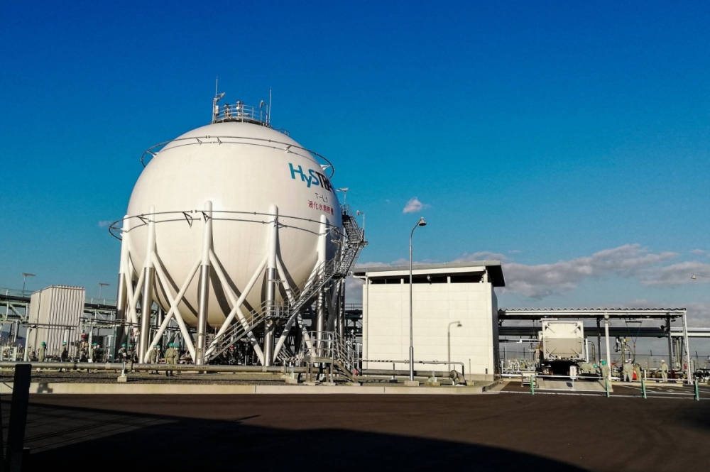 A tank containing liquid hydrogen in Kobe, where a special shipping terminal has been built in order to import liquid hydrogen from Australia.  A tank containing liquid hydrogen in Kobe, where a special shipping terminal has been built in order to import liquid hydrogen from Australia.
