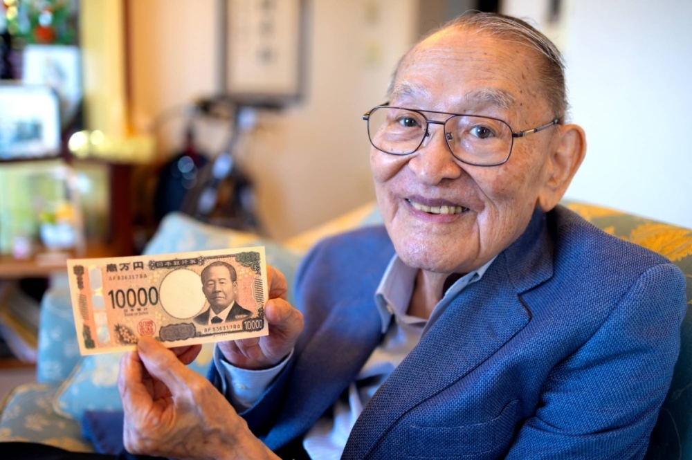 Masahide Shibusawa's great-grandfather, Eiichi, is on the current ¥10,000 note. Masahide Shibusawa's great-grandfather, Eiichi, is on the current ¥10,000 note.