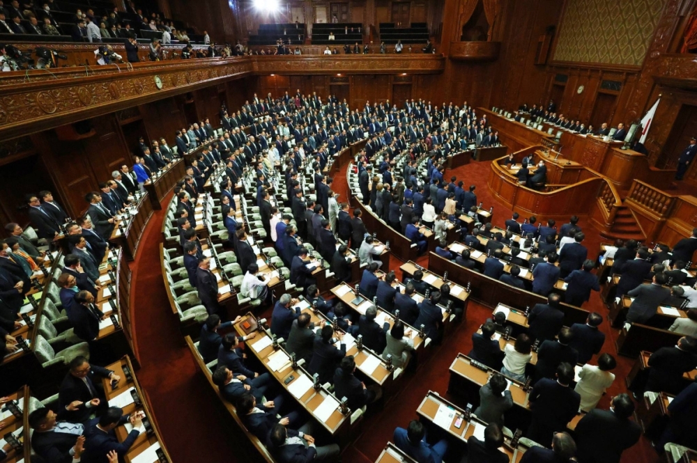 A revised pension reform bill that calls for a measure to shore up basic pension benefits passed the House of Representatives plenary meeting on Friday.