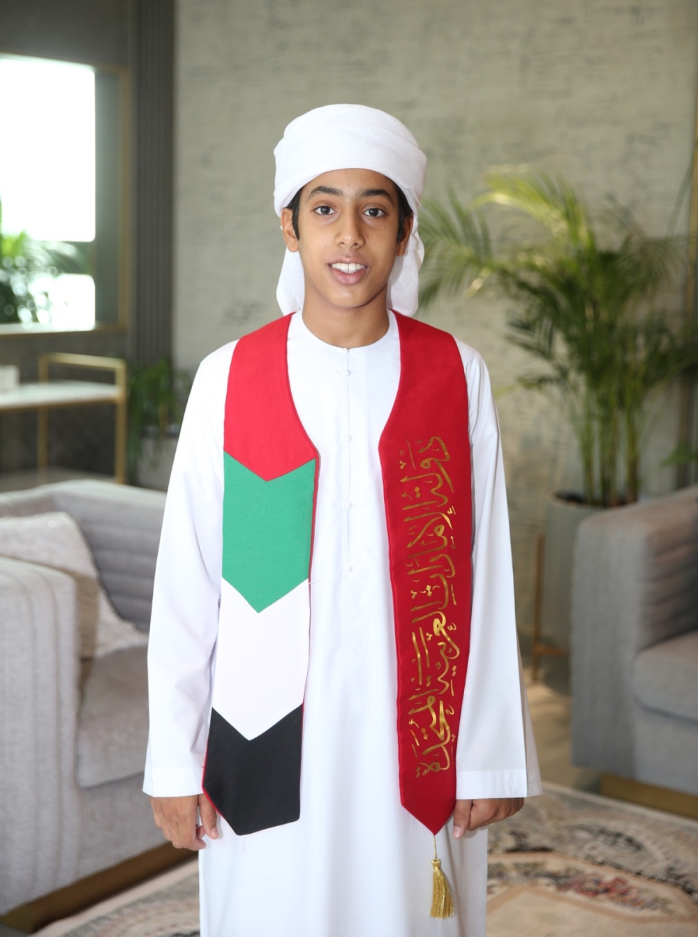 الطفل خليفة المهيري من أبناء عائلة غانم المهيري الطفل خليفة المهيري من أبناء عائلة غانم المهيري