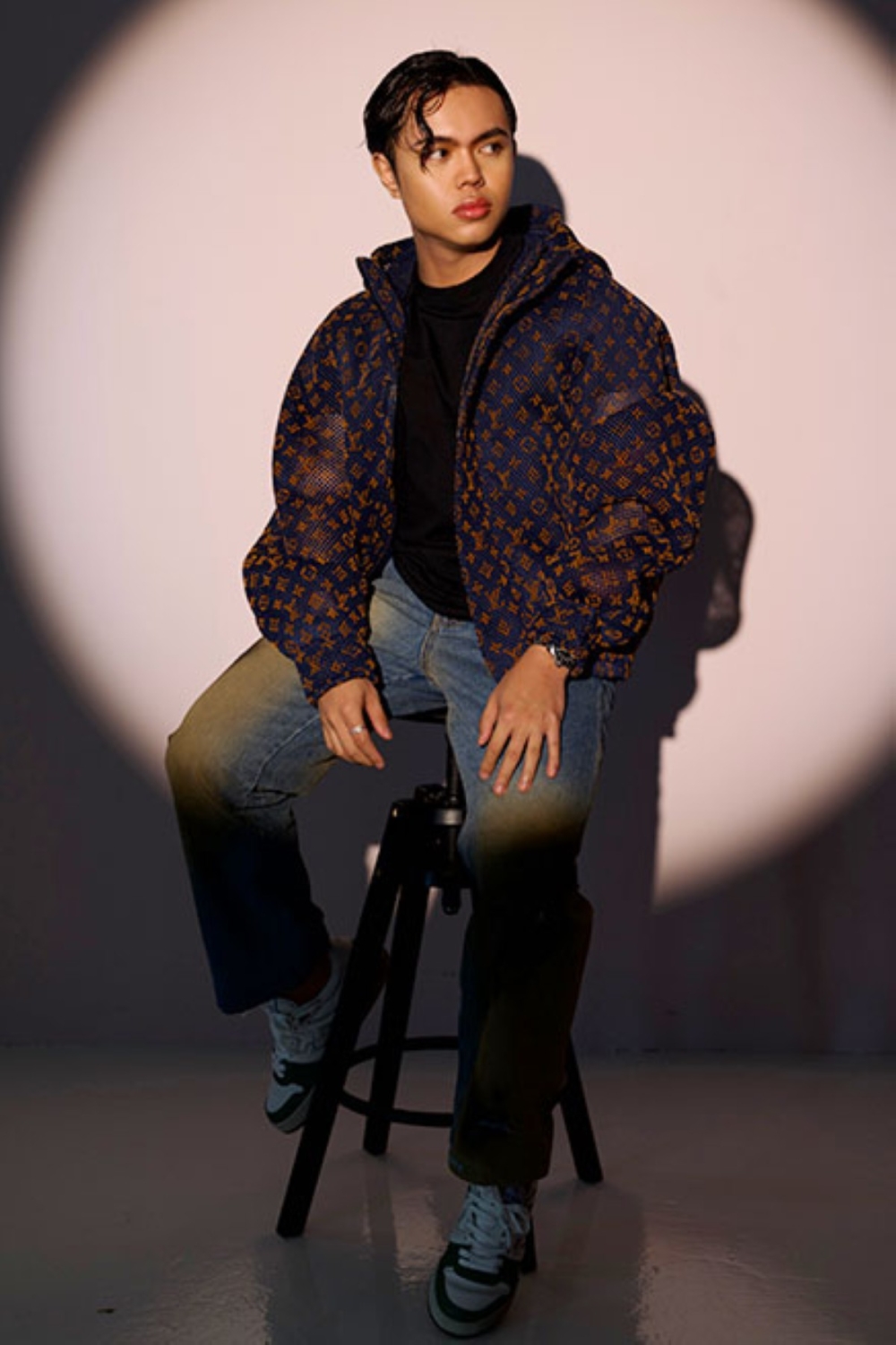 جوناثان لومبوي غروسبي، جوناثان لومبوي غروسبي،