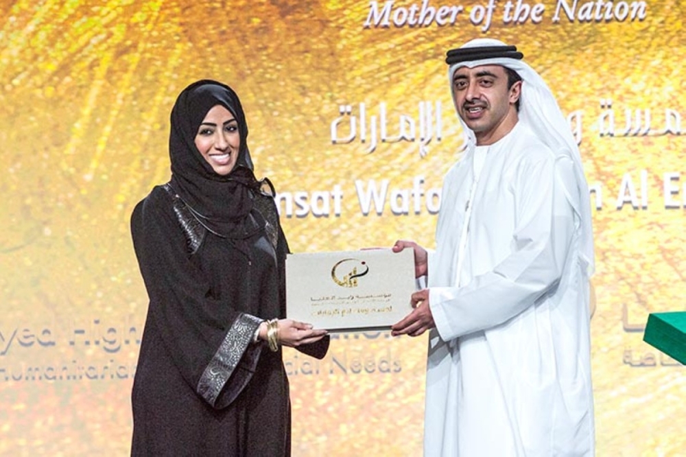 مكرمة من قبل سمو الشيخ عبدالله بن زايد مكرمة من قبل سمو الشيخ عبدالله بن زايد