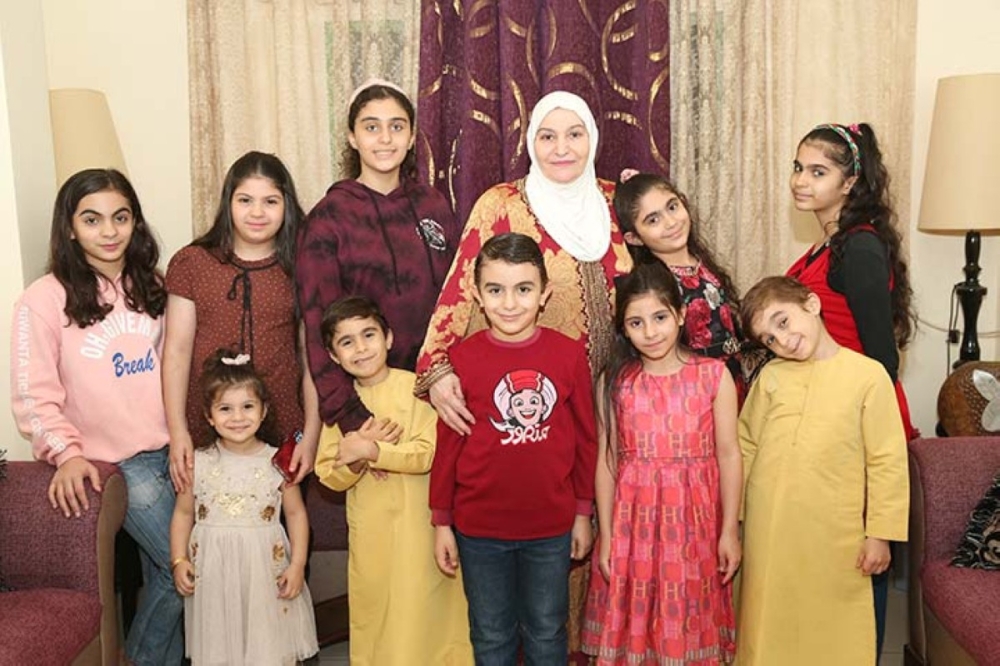 هيام فتحي تتوسط أحفادها هيام فتحي تتوسط أحفادها