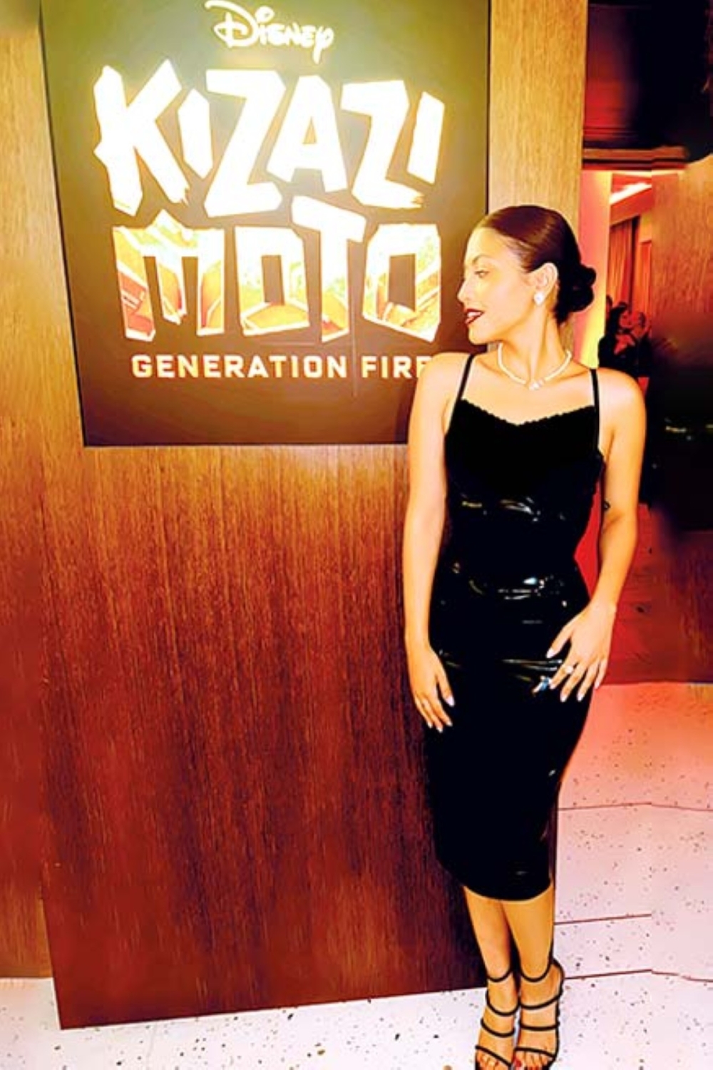 أمام ملصق الفيلم العالمي أمام ملصق الفيلم العالمي