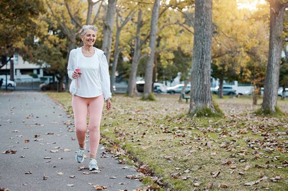 المشي.. من أفضل الطرق للمساعدة على علاج آلام الظهر - مجلة كل الأسرة