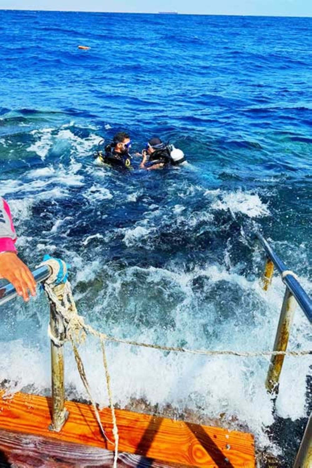 نجوى الحاج حسين في رحلة غوص نجوى الحاج حسين في رحلة غوص