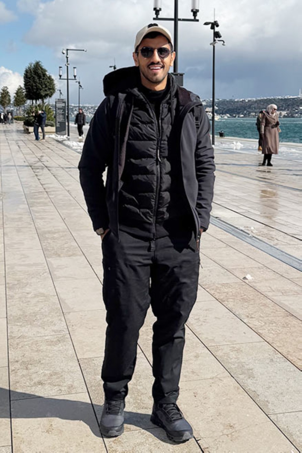 في كل رحلة يرى خالد العالم بنظرة مختلفة في كل رحلة يرى خالد العالم بنظرة مختلفة