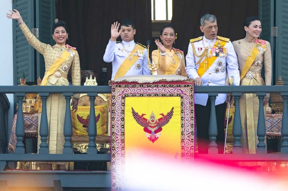 في شرفة العائلة المالكة في شرفة العائلة المالكة