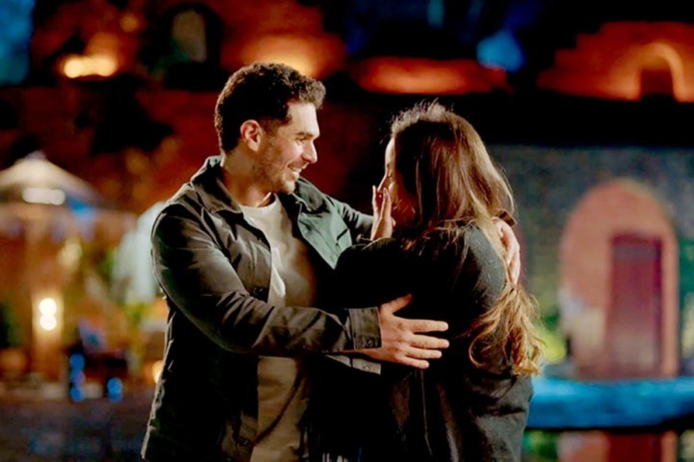 في مشهد من  في مشهد من