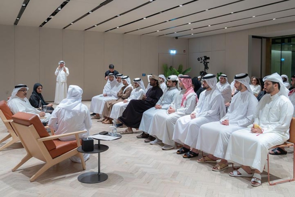 جانب من الجلسات الأدبية التي ينظمها نادي الشعر في الجامعة الأمريكية بالشارقة جانب من الجلسات الأدبية التي ينظمها نادي الشعر في الجامعة الأمريكية بالشارقة