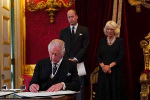 HE WHO WEARS THE CROWN King Charles 3rd signs an oath to uphold the security of the Church in Scotland during the Accession Council at St. James’s Palace, London on Saturday, Sept. 10, 2022, where he is formally proclaimed monarch. Behind the king are his wife Camilla, the Queen Consort, and son William, now the Prince of Wales and heir to the throne. PHOTO BY AP