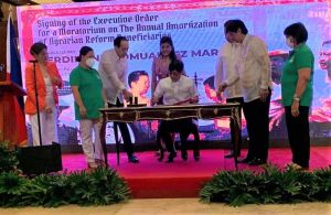 President Ferdinand "Bongbong" Marcos Jr. signs Executive Order No.4, imposing a year-long moratorium on the annual amortization and interest payments of agrarian reform beneficiaries.DAR PHOTO