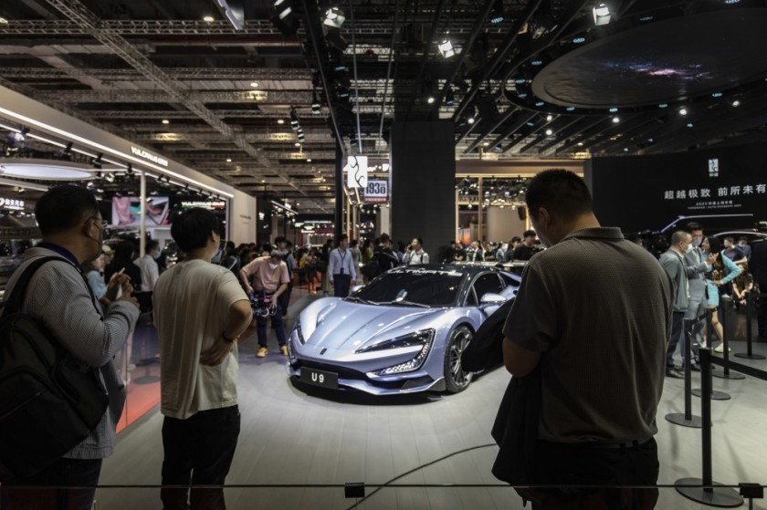 سيارة من طراز Yangwang، وهي العلامة التجارية الراقية لشركة BYD، في معرض السيارات في شنغهاي.