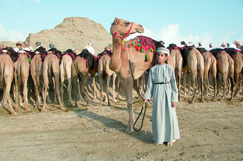 العامرات تستضيف العارضة احتفالاً باليوم الوطني