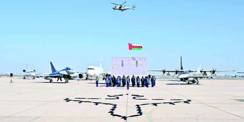 الرافو تحتفل بيوم قوات السلطان المسلحة في قاعدة السيب الجوية تحت قيادة الشيخ غصن بن هلال العلوي