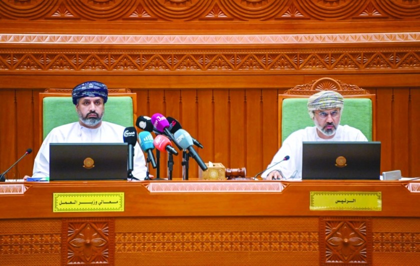 معالي الدكتور مهاد بن سعيد باوين وزير العمل في ضيافة مجلس الشورى في جلسته الخاصة بمبادرات التشغيل المؤقت